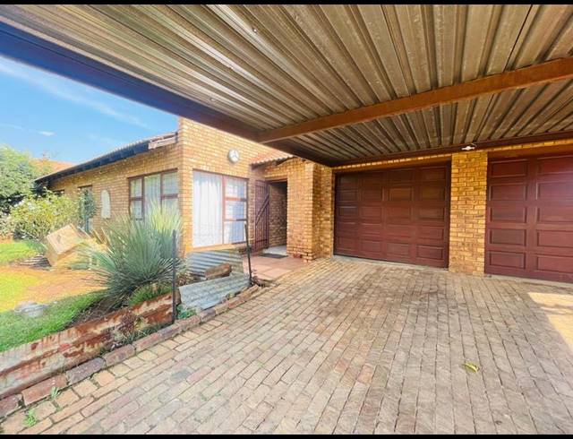 3 BEDROOM HOUSE FOR SALE IN NEW STATE AREA